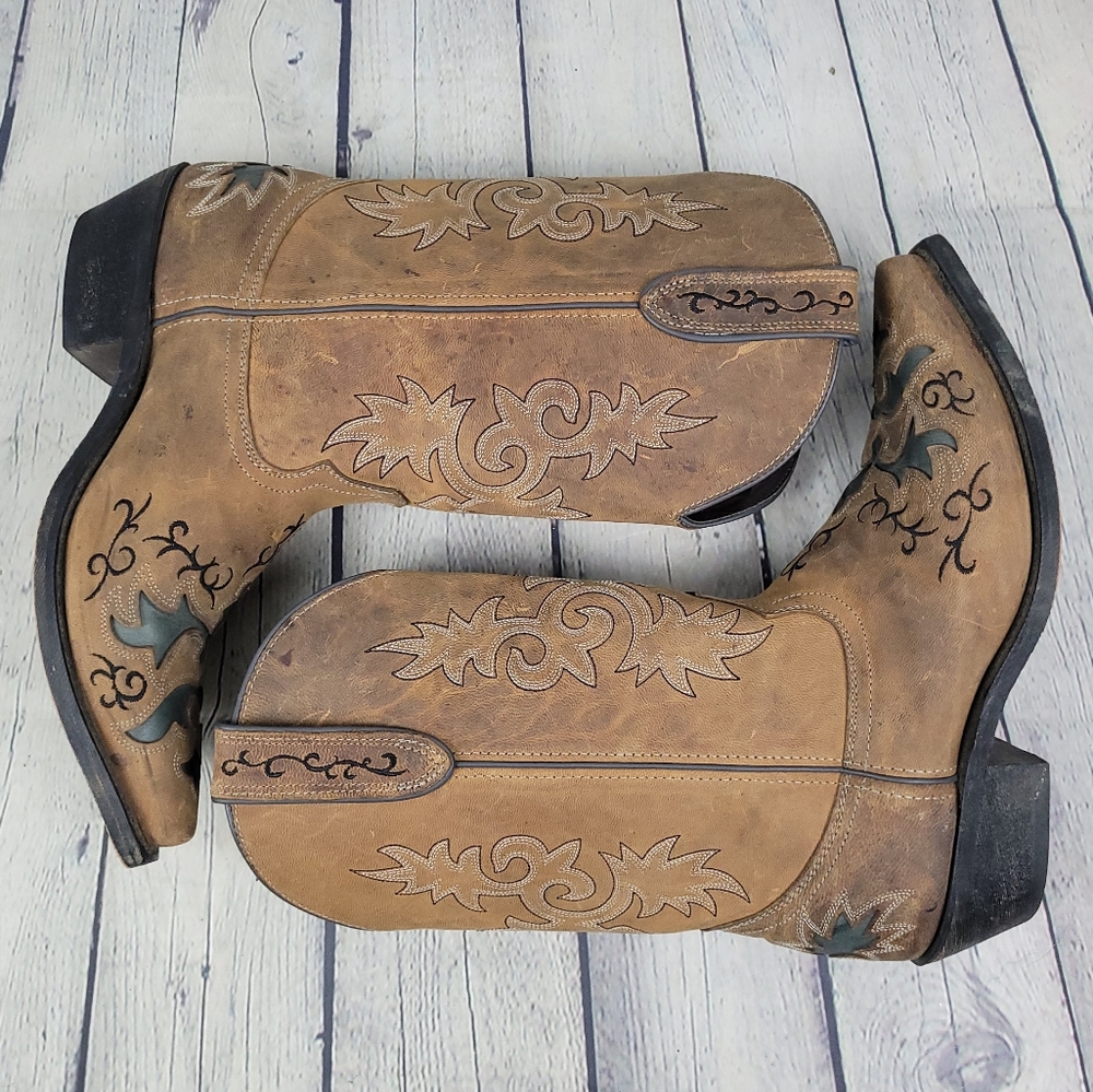 Leather snip toe heeled western rustic cowboy boots